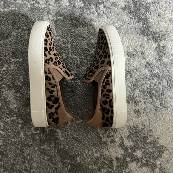 UGG low top cheetah sneakers - Picture 4 of 4
